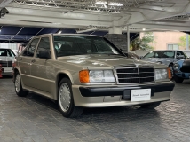 190クラス 190E 2.3-16 1986年モデル 新車並行輸入車両