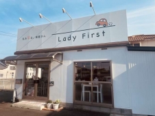 Lady First の店舗画像